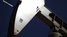 Цената на петрола отстъпва на фона на добри данни от САЩ