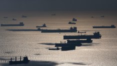 Износът на руски петрол се свива до най-ниското си ниво от над шест месеца