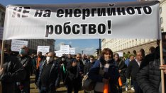 Протестиращите фирми договориха компенсации за скъпия ток с премиера