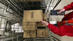 Загубата на Asos расте, докато преструктурирането продължава