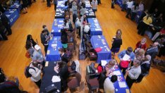 Броят на заявленията при безработица в САЩ доближава 49-годишно дъно