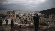 МВФ ще остане извън гръцкия спасителен план, но ще има специален статут