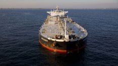 Гръцките корабособственици се състезават с времето преди петролното ембарго