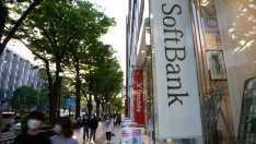 SoftBank спира работата по IPO на Arm в Лондон заради правителствения хаос