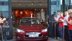 Екологичната Tesla Model S пристигна в Европа