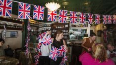 Великобритания ревизира нагоре ръста на икономиката в края на 2016 г.