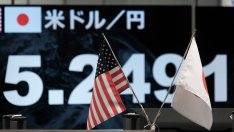 Йената поевтиня до ново 34-годишно дъно спрямо долара