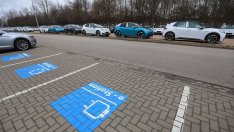 Тъмни облаци надвисват над пазара на електромобили в Германия