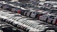 Сривът в продажбите на автомобили продължава