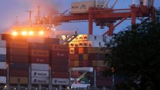 Нов мрачен сигнал за световната икономика - износът на Япония намалява за първи път от 2021 г.