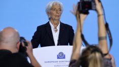 Лагард: ЕЦБ не може просто да копира решенията на Фед