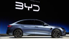 Китайските производители на електромобили продават повече плъгин хибриди в ЕС