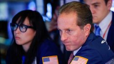 Dow потъна с над 800 пункта в най-лошия си ден за 2019 г. след сигналите за рецесия 