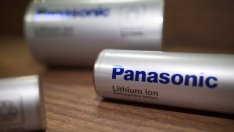 Panasonic избира разширяването на фабриките за батерии пред строежа на нови заводи