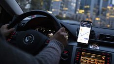 Uber праща милиони маски на шофьорите си