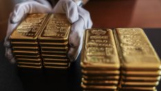 Очакванията за по-ниски лихви пратиха цената на златото на двумесечен връх