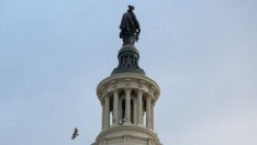 Америка трябва да поведе Запада срещу автократичната ос Русия-Китай