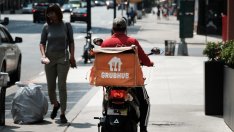 Компании, инвестирали милиарди в придобивания, сега продават за жълти стотинки