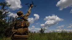 След Черноморския флот украинските дронове опитват да спрат и руската авиация