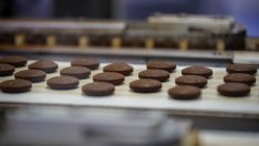 Скокът на цените на продуктите на Nestle подкрепи ръста на приходите ѝ