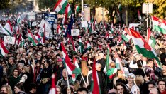 Десетки хиляди протестират в Унгария срещу премиера Орбан