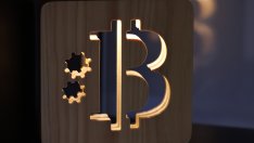 Биткойнът си върна позицията над 90 хил. долара, но трейдърите още са в отбрана