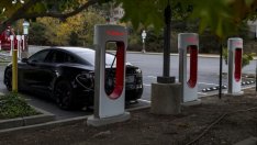 Tesla ще строи фабрика за зарядни устройства в Китай