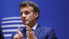 Еманюел Макрон търси решения на ядрените си проблеми в "задния двор" на Русия