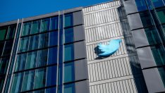 Twitter спира профилите, следящи хора в реално време