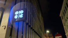 ОПЕК+ се насочва към по-голямо от очакваното увеличение на добива на петрол