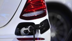 Продажбите на електромобили помагат на Mercedes да покрие целите за емисиите