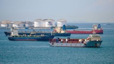 Ще останат ли танкери, натоварени с руски петрол, изоставени в морето?