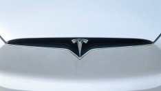 Работниците на Tesla в САЩ на "несъществени позиции" излизат в отпуск