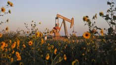 Петролът започва търговията след празниците със слаби понижения