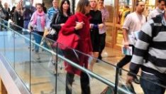 Откриването на най-големия мол в Европа привлече интереса на хиляди купувачи