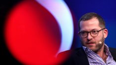 Как издателят на Bild ще се справи със създаващия редица проблеми бивш главен редактор?