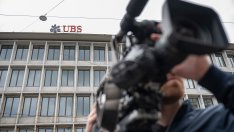 UBS: Да не говорим още за съкращения
