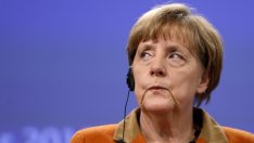 Меркел обвини Ердоган, че злоупотребява със заповедите за арест на Интерпол