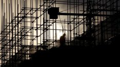 Строителството изпраща успешна година, но се ослушва за нова криза