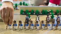 Спортни коли и динозаври помагат на Lego да стабилизира печалбата си