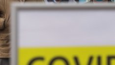 Половината пълнолетни британци вече са получили една доза ваксина