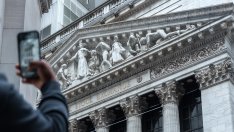 Нагоре или надолу? Войната обърква сигналите на финансовите пазари