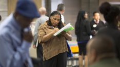 Молбите за помощи при безработица в САЩ остават близо до исторически минимум