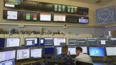 Големият адронен колайдер отново работи