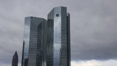 Обискират офиси на Deutsche Bank заради обвинения за пране на пари