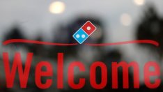 По-слабата прогноза на Domino's за приходите изтри 6% от цената на акциите ѝ