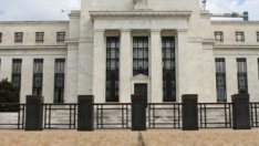 Фед: Търговското напрежение и Brexit създават опасност за растежа на САЩ