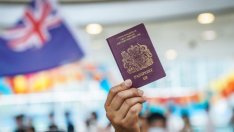 Рекорден брой хонконгци искат британски отвъдморски паспорти