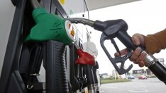 Експерт прогнозира още спад на цените на горивата у нас преди празниците