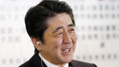 Шиндзо Абе отбелязва голяма победа на изборите в Япония